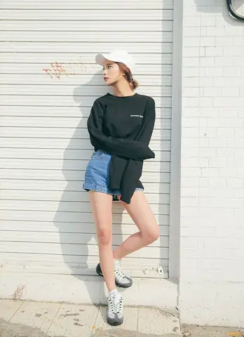 Các Mix Quần Short Với Giày Thể Thao Nam & Nữ Chuẩn Style Đỉnh Cao