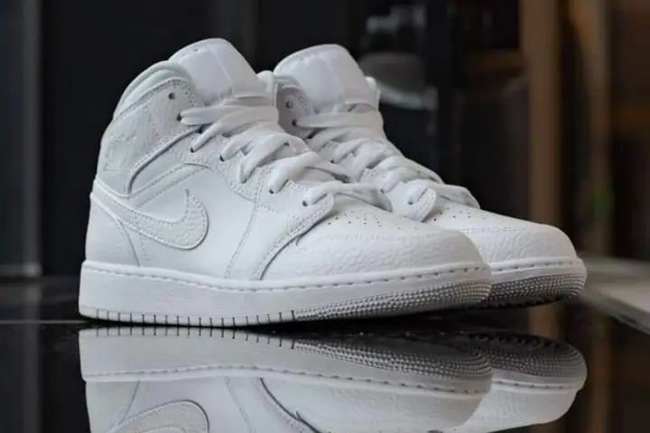 Top 11+ Giày Sneaker Cho Nam Chân To: Lựa Chọn Hoàn Hảo Che Khuyết Điểm