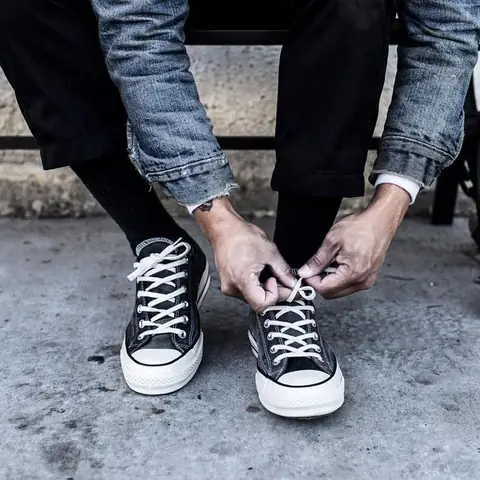 So Sánh Chi Tiết: Nên Mua Giày Converse Cổ Cao Hay Cổ Thấp?