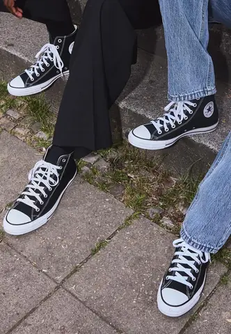 So Sánh Chi Tiết: Nên Mua Giày Converse Cổ Cao Hay Cổ Thấp?