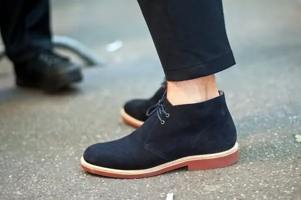 Nên Mua Giày Da Lộn Hay Da Bóng? So Sánh Chi Tiết Và Lựa Chọn Tối Ưu Cho Phong Cách Của Bạn