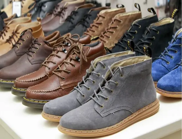 Nên Mua Giày Da Lộn Hay Da Bóng? So Sánh Chi Tiết Và Lựa Chọn Tối Ưu Cho Phong Cách Của Bạn