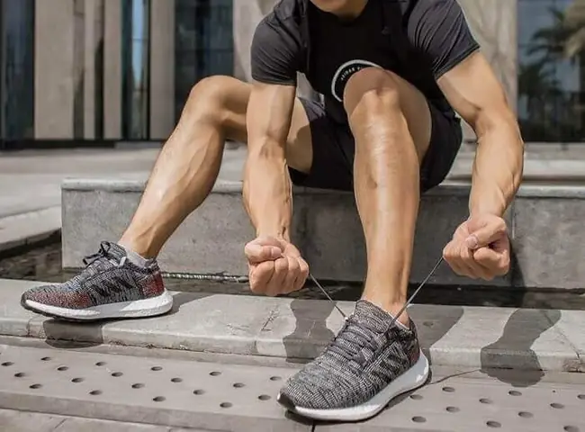 Top 5 Kinh Nghiệm Mua Giày Thể Thao Nam Uy Tín, Chất Lượng 2026