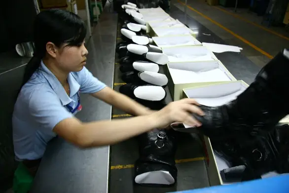 Phân Tích Toàn Diện Thị Trường Xuất Khẩu Giày Dép Của Việt Nam: Top 10 Đối Tác Chính Và Xu Hướng Mới Nhất