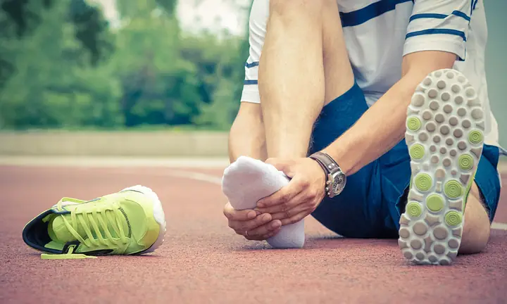 Làm Sao Khắc Phục Tình Trạng Chân Bị Rát Do Ma Sát Với Giày?