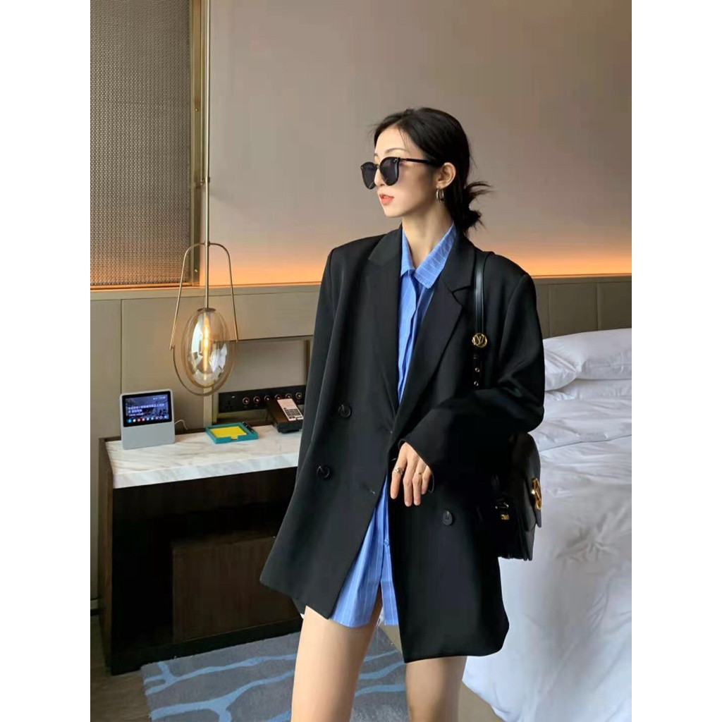 Phối áo sơ mi giấu quần cùng áo khoác blazer thanh lịch cho nhiều dịp