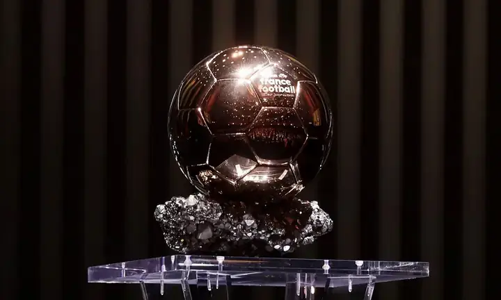 Cầu Thủ Quỳ Xuống Chà Giày Cho Ronaldo: Sự Kiện Và Ý Nghĩa Trong Thế Giới Bóng Đá