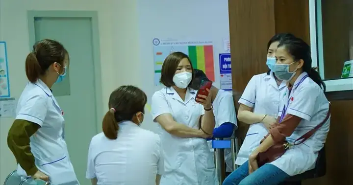 Top 5 Cửa Hàng Giày Gần Cổng Học Viện Ngân Hàng Uy Tín Nhất