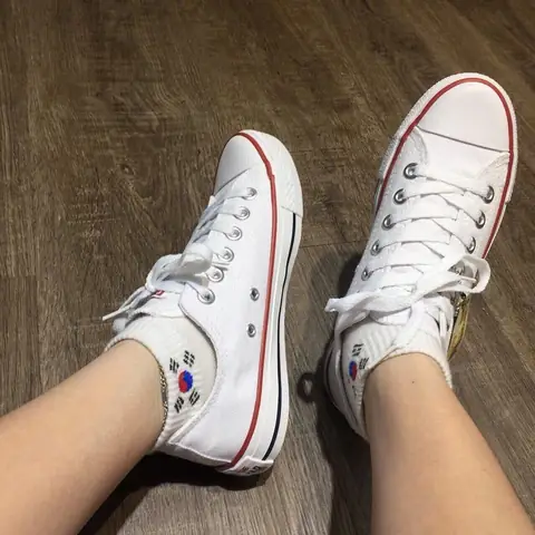 Có Nên Mang Tất Khi Đi Giày Thể Thao?