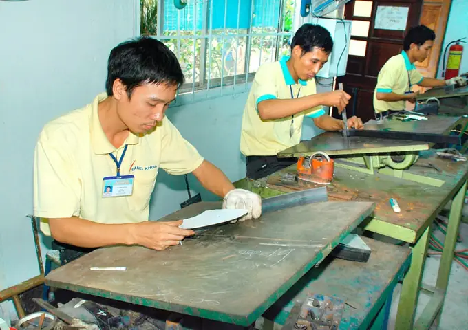 Bạc Clorua Biocide Là Gì Và Công Dụng Trong Sản Xuất Giày Dép?