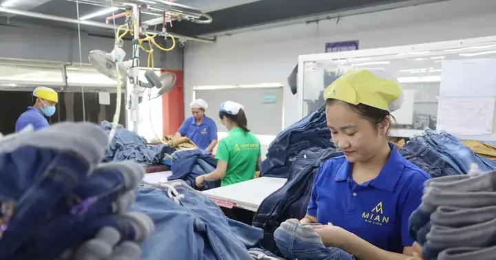 Công Nhân May Giày Da Có Tay Nghề: Tổng Quan & Hướng Dẫn Chi Tiết