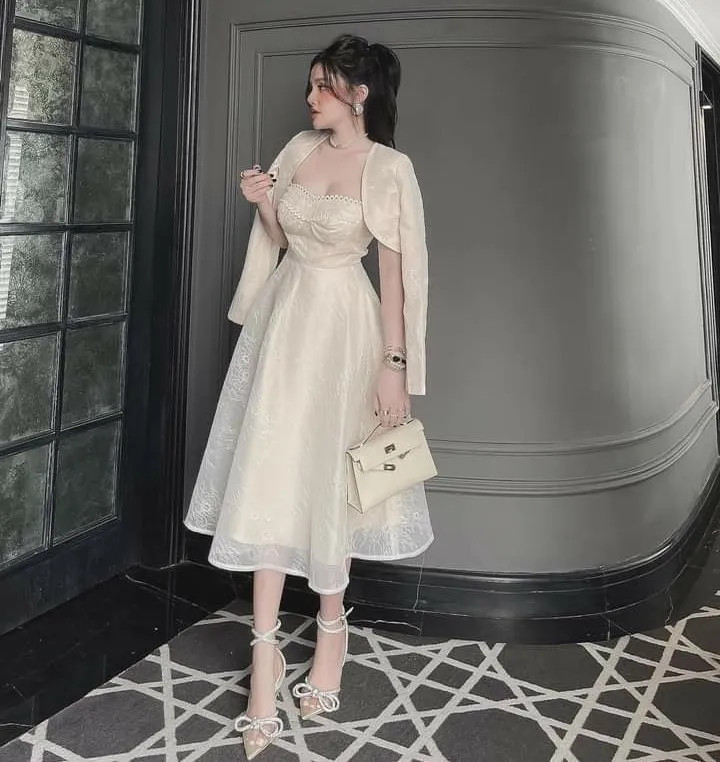 Đầm chiết eo làm nổi bật dáng đồng hồ cát