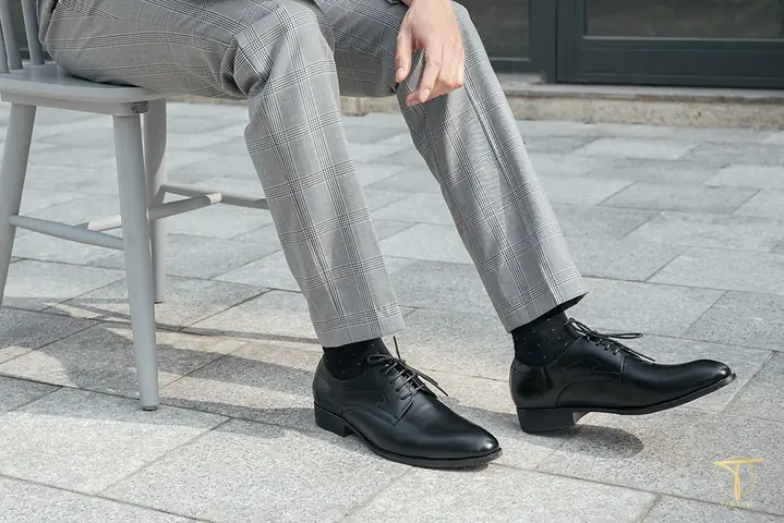 Đi Giày Tây Nên Đi Tất Dài Hay Ngắn? So Sánh Ưu Nhược Điểm