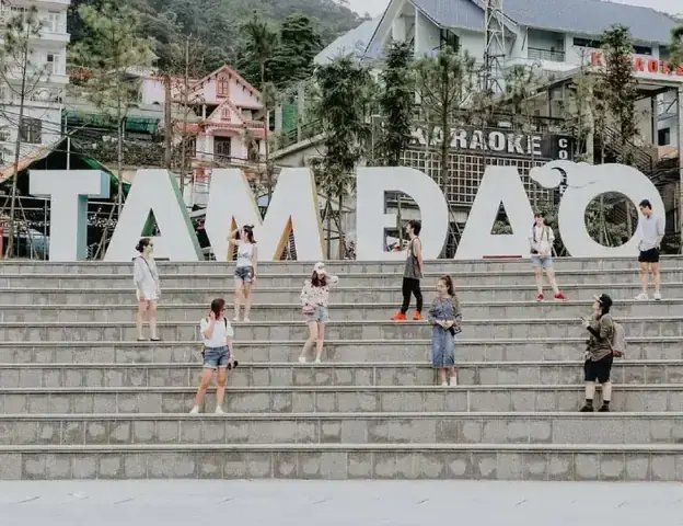 Đi Tam Đảo Có Nên Đi Giày Cao Gót Không?