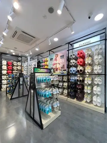 Top 10 Địa Điểm Bán Giày Dép Crocs Chính Hãng Uy Tín Nhất 2026