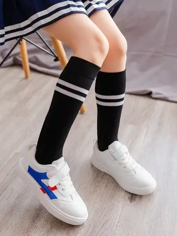 Đi Tất Da Dài Khi Mang Giày Thể Thao Có Thực Sự Cần Thiết?