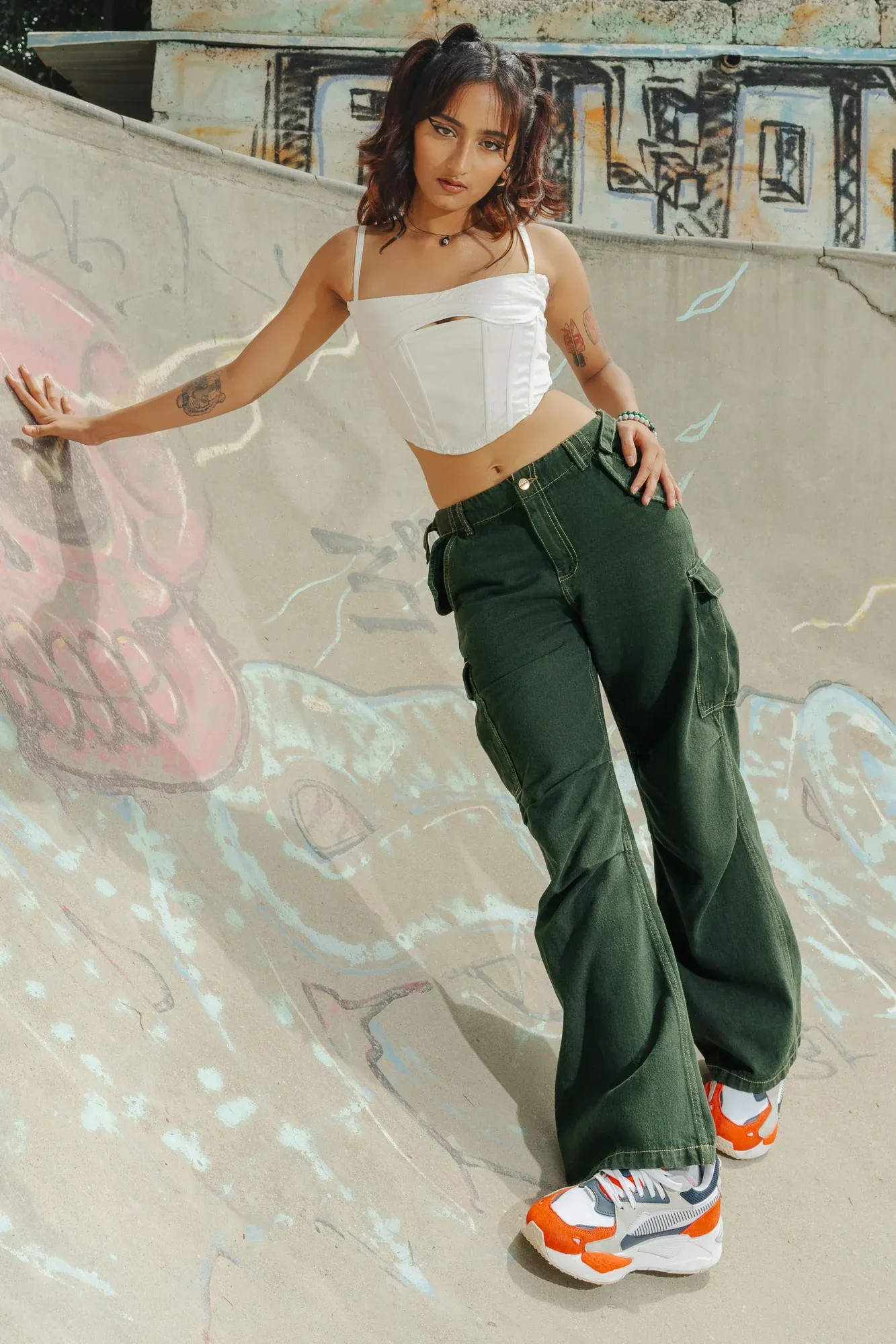Diá»‡n quáº§n tÃºi há»™p ná»¯ vÃ  Ã¡o croptop hiá»‡n Ä‘áº¡i