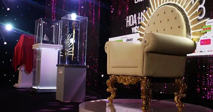 Đánh Giá Chi Tiết Dolly Giày Hoa Hậu Ngọc Trong Đá 2018