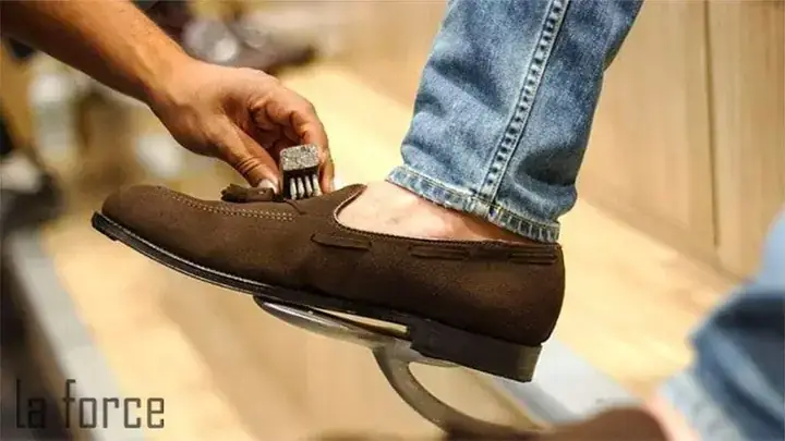 Bảng Đánh Giá Chi Tiết 10 Dụng Cụ Vệ Sinh Giày Da Lộn Tốt Nhất