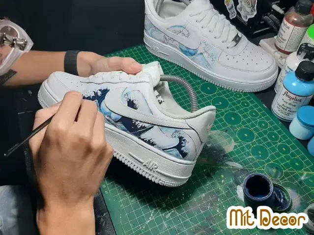 Hướng Dẫn Toàn Diện: Cách Chọn Màu Vẽ Giày Phù Hợp Từng Chất Liệu