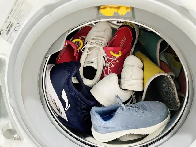 Dùng Rượu Bầu Đá Giặt Giày Có Được Không?