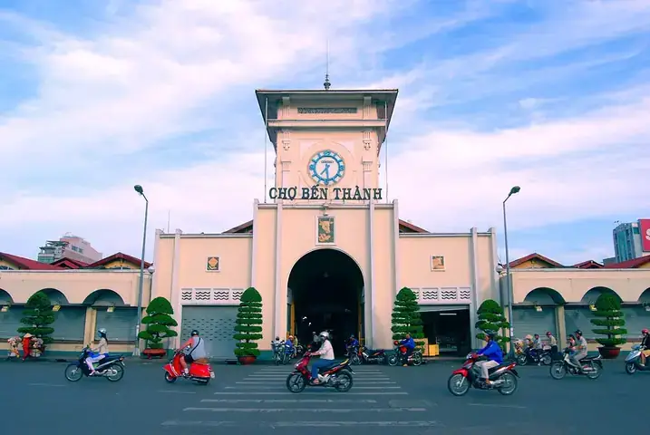 Đường Bán Giày Sau Lưng Chợ Bến Thành: Cẩm Nang Mua Sắm Thông Minh Cho Người Mới