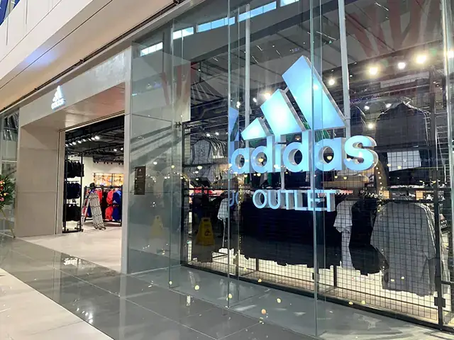 Giày Factory Outlet Là Gì? Có Nên Mua Không?