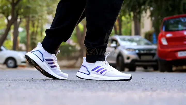 Giày Adidas Đi Có Bị Hở Chân Không? Tất Tần Tật Thông Tin Cần Biết