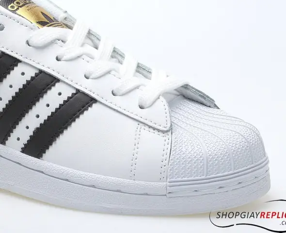 Top 5 Mẫu Giày Adidas Mũi Trơn Trắng Sọc Đen Được Ưa Chuộng Nhất Tại Hà Nội