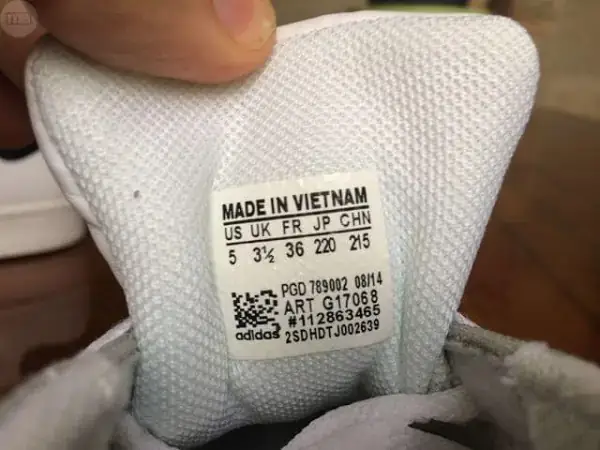 Giày Adidas Neo Made In Vietnam Giá Bao Nhiêu? Cập Nhật 2026