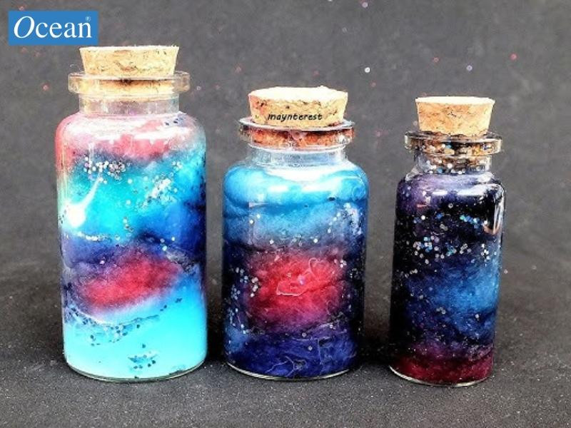 Vũ trụ galaxy với sự pha trộn của xanh tím hồng tạo nên hiệu ứng huyền ảo