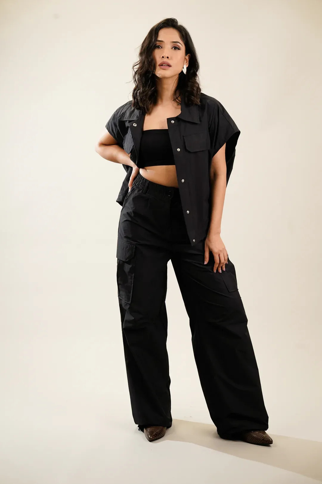 PhÃ¡ cÃ¡ch cÃ¹ng outfit quáº§n tÃºi há»™p ná»¯ vÃ  Ã¡o sÆ¡ mi sÃ¡t nÃ¡ch