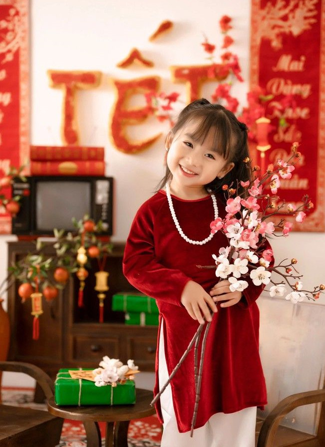 Chọn **hôm nay mặc màu gì cho may mắn** với gam màu đất phù hợp mệnh thổ, tăng cường vận khí.