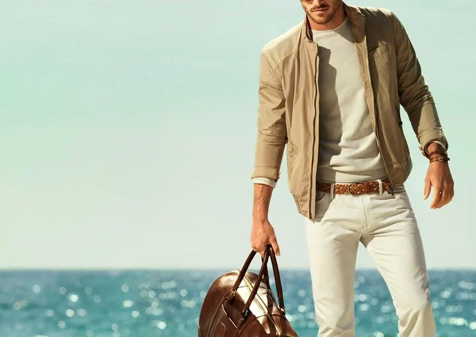 Màu khaki sắc nâu vàng nhạt trong trang phục đời thường phong cách tối giản
