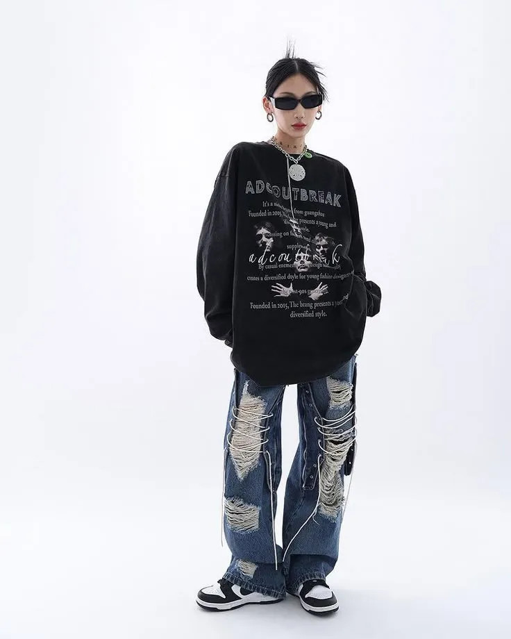 Phối đồ phong cách bụi bặm với quần jeans rách cực ngầu