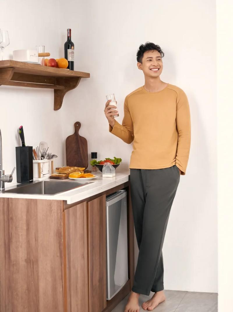 Chọn phụ kiện màu vàng chanh tạo điểm nhấn trẻ trung năng động