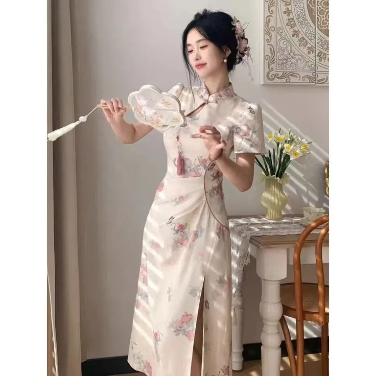 Phụ kiện phối sườn xám nổi bật, nữ tính